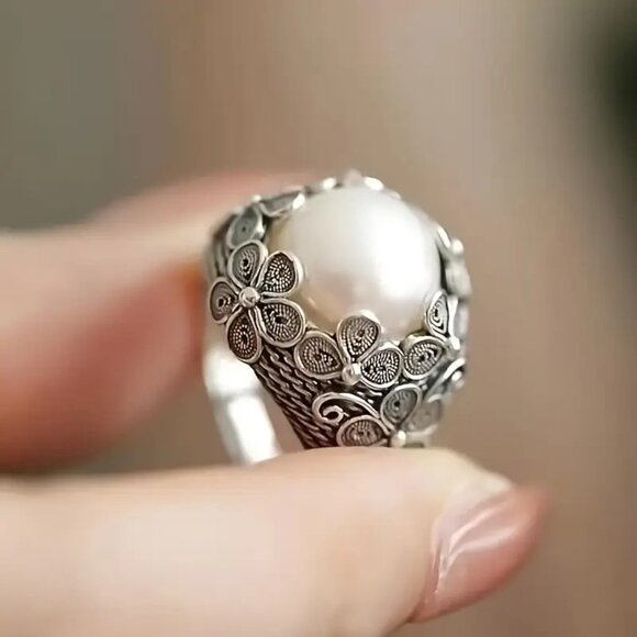 Purely Handmade S925 Silver Elegant and Luxurious Vintage Women's Ring. - Picture 3 of 6